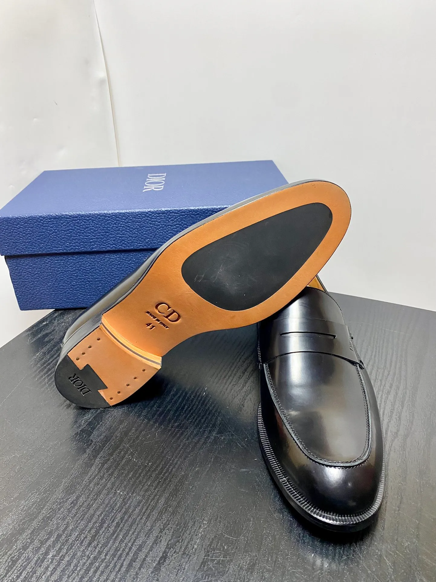 Men's shoes 💰960 Dior Derby shoes | Genuine leather sole formal leather shoes | Carefully crafted with open-edge beaded cowhide | Water-dyed cowhide lining | With classic lace-up closure | Exquisite embossed brand logo on the side | Glossy stacked heel design enhances style | Can be matched with formal or casual looks Size: 39-44 (customized at 38.45.46)